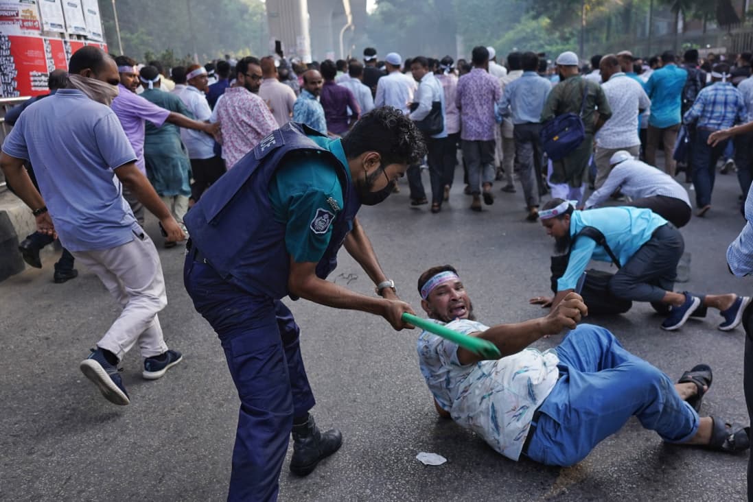 ‘পুলিশের হামলার’ প্রতিবাদে রবিবার থেকে কর্মবিরতিতে যাচ্ছেন প্রাথমিকের শিক্ষকরা