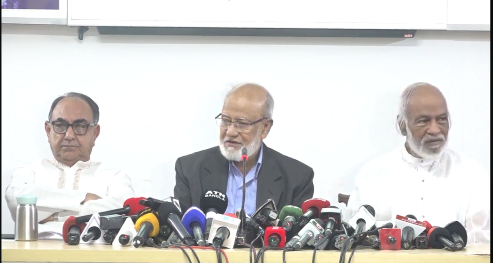 জুলাই সনদের বাইরে সরকার কোনো সিদ্ধান্ত দিলে স্বাক্ষরকারী দলগুলো মানতে বাধ্য নয়: খন্দকার মোশাররফ