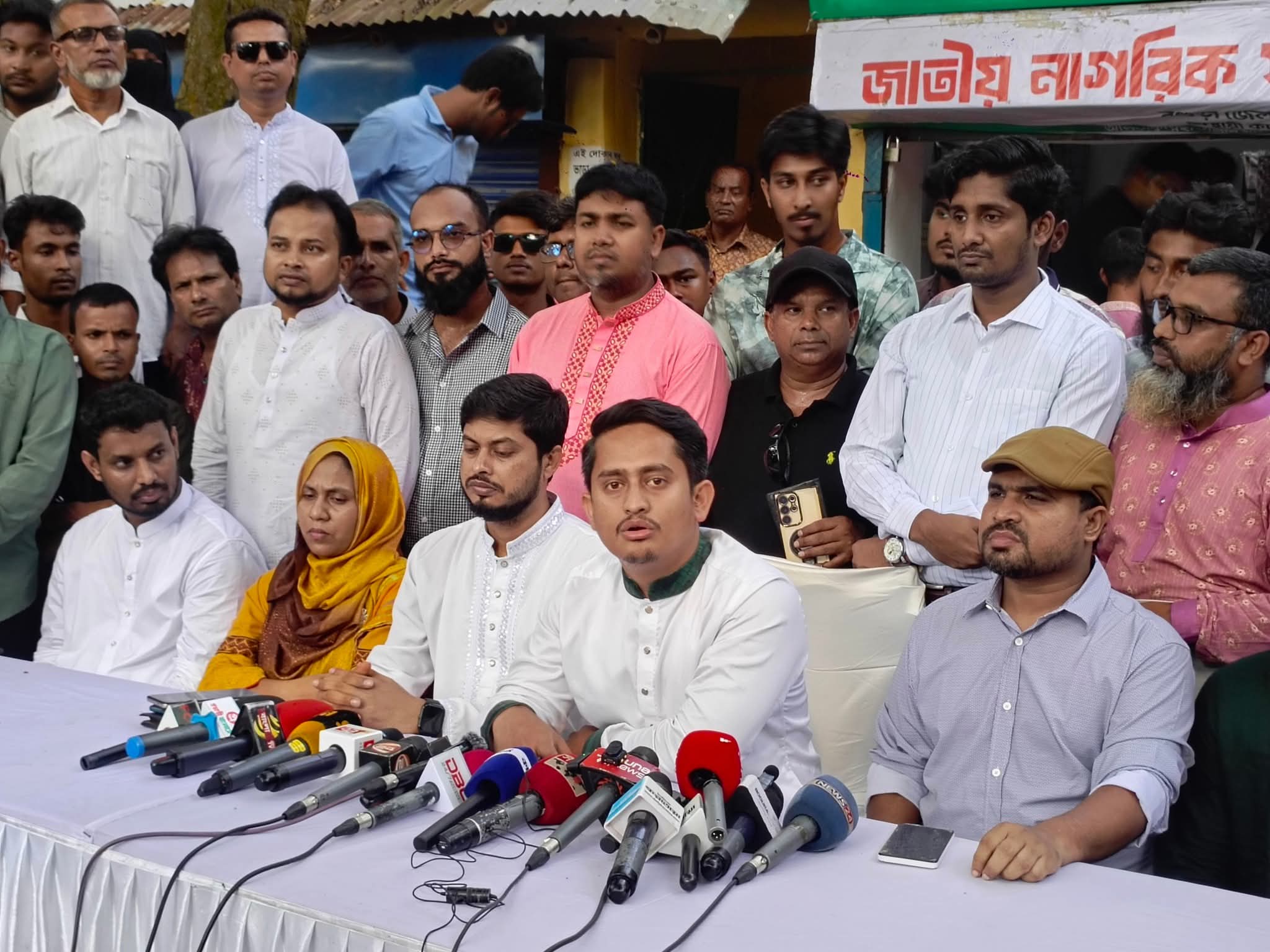 বগুড়ায় সারজিস আলমের সভা চলাকালে ককটেল বিস্ফোরণ