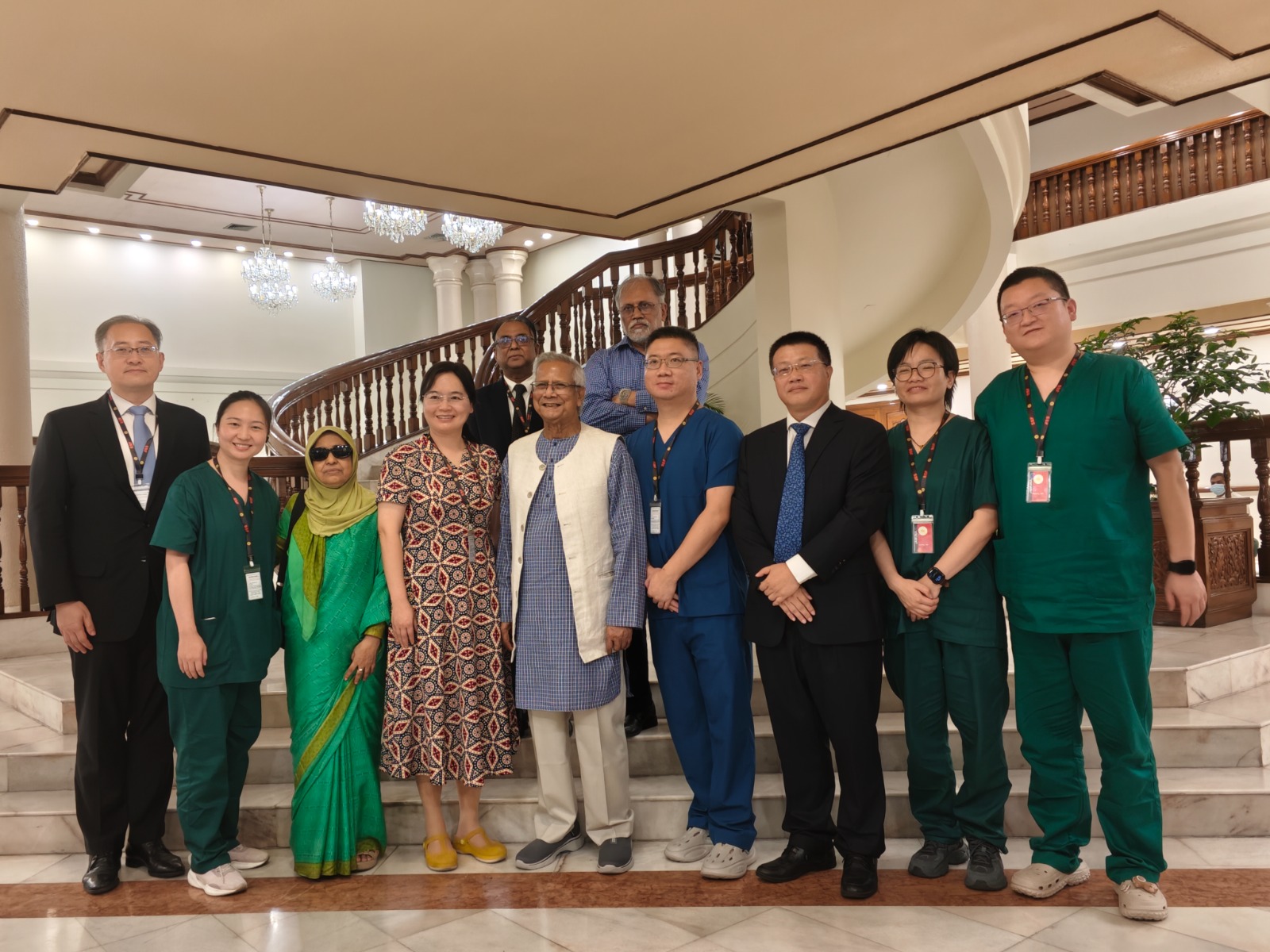 Chinese medical team meets Chief Adviser