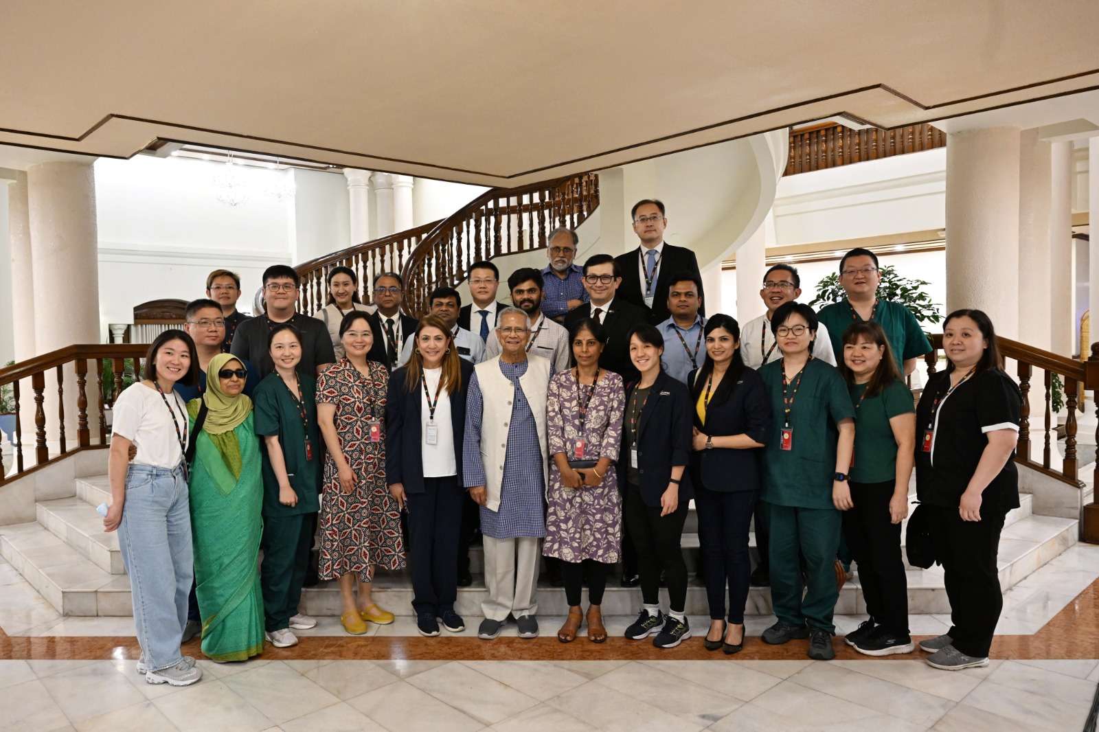 Prof Yunus thanks foreign medical teams for treating jet crash victims
