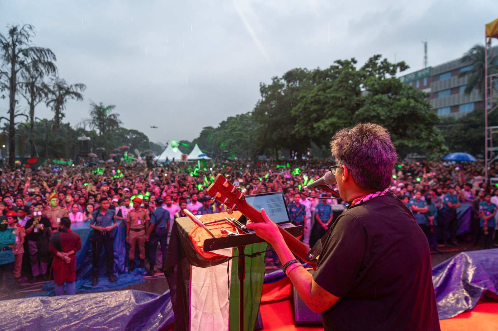 Braving rain thousands gather at Manik Mia Avenue to celebrate 36 July with music
