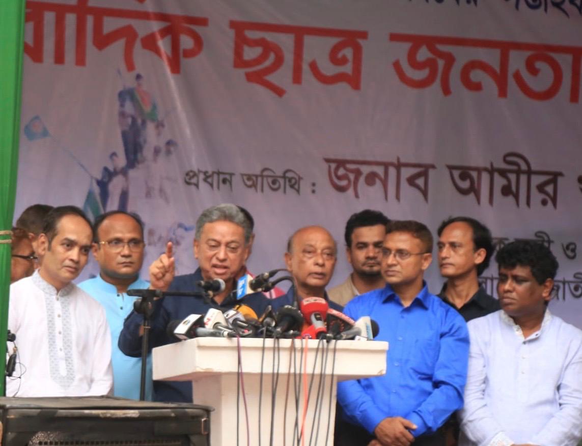 Journalists must be voice of people, not political parties: Amir Khosru
