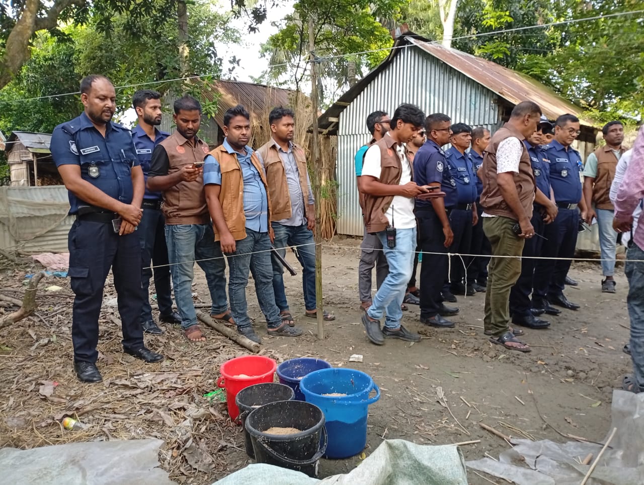 Police recover 30 hand grenades from abandoned house in Shariatpur